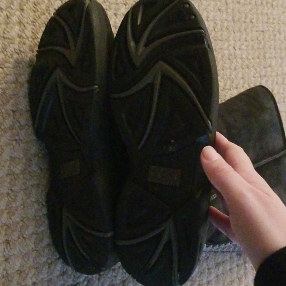 Uggs Super Durable - image 5
